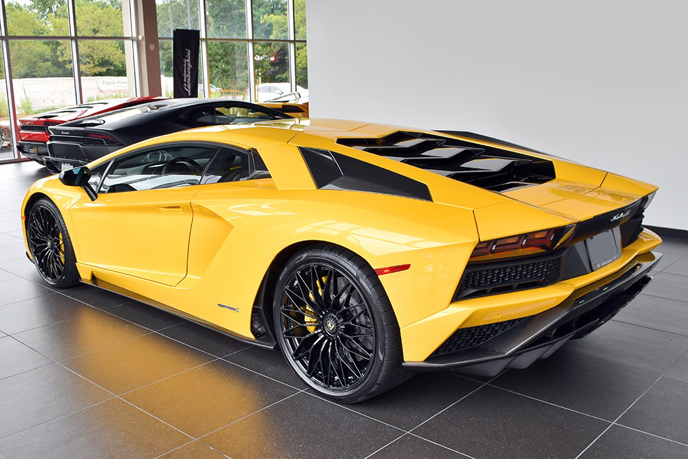 2018 LAMBORGHINI AVENTADOR S COUPE - Long Island Exotic Cars