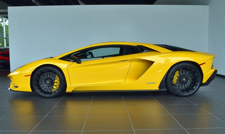 2018 LAMBORGHINI AVENTADOR S COUPE - Long Island Exotic Cars